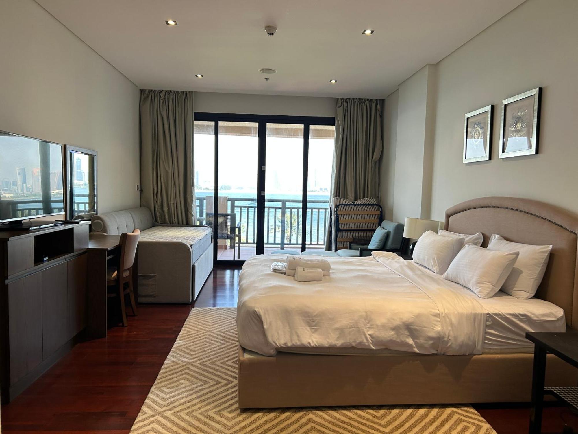 Full Sea View 1 Bedroom With Lagoon Pool & Access Dubai