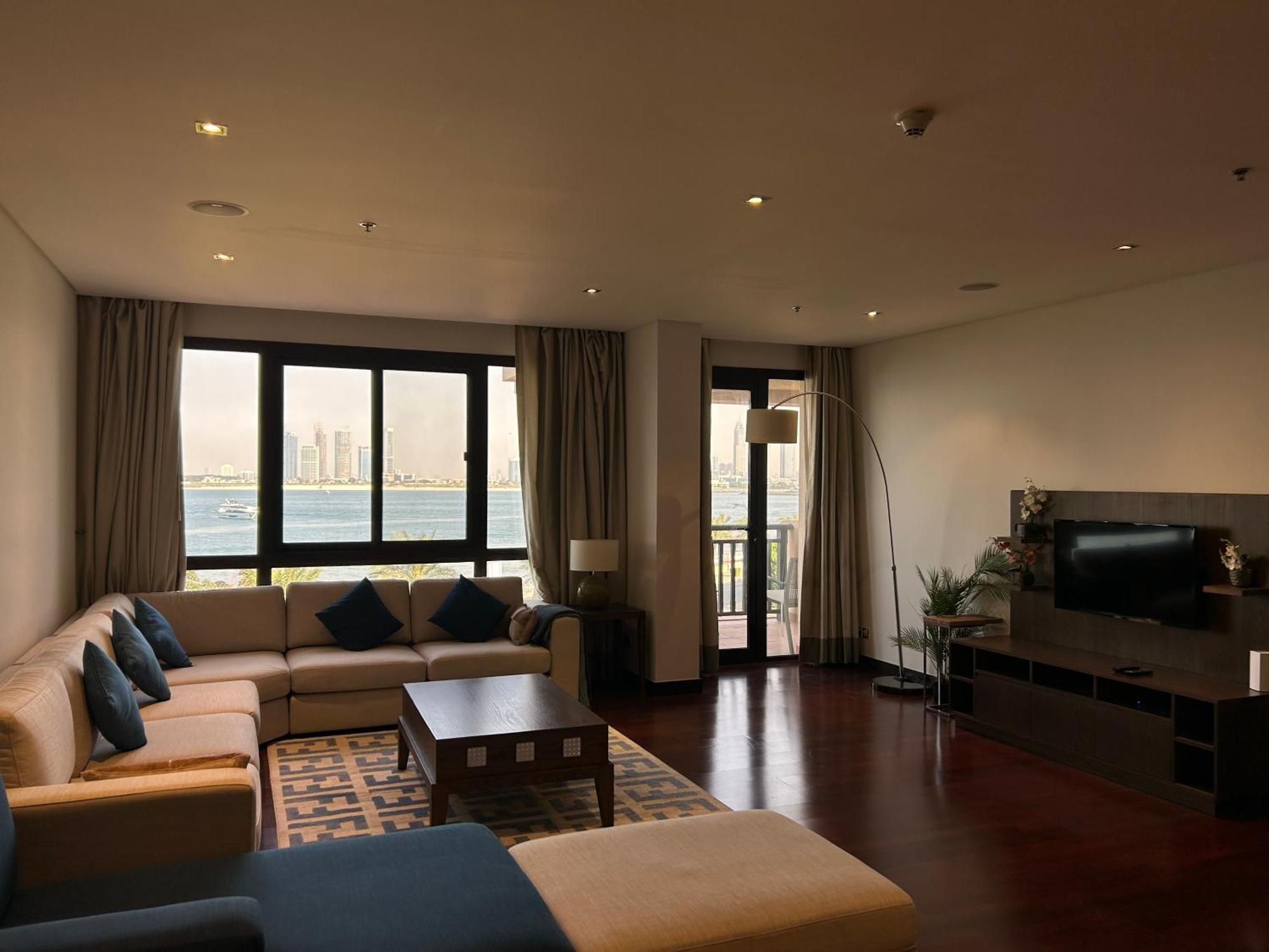 Full Sea View 1 Bedroom With Lagoon Pool & Access Apartment Dubai