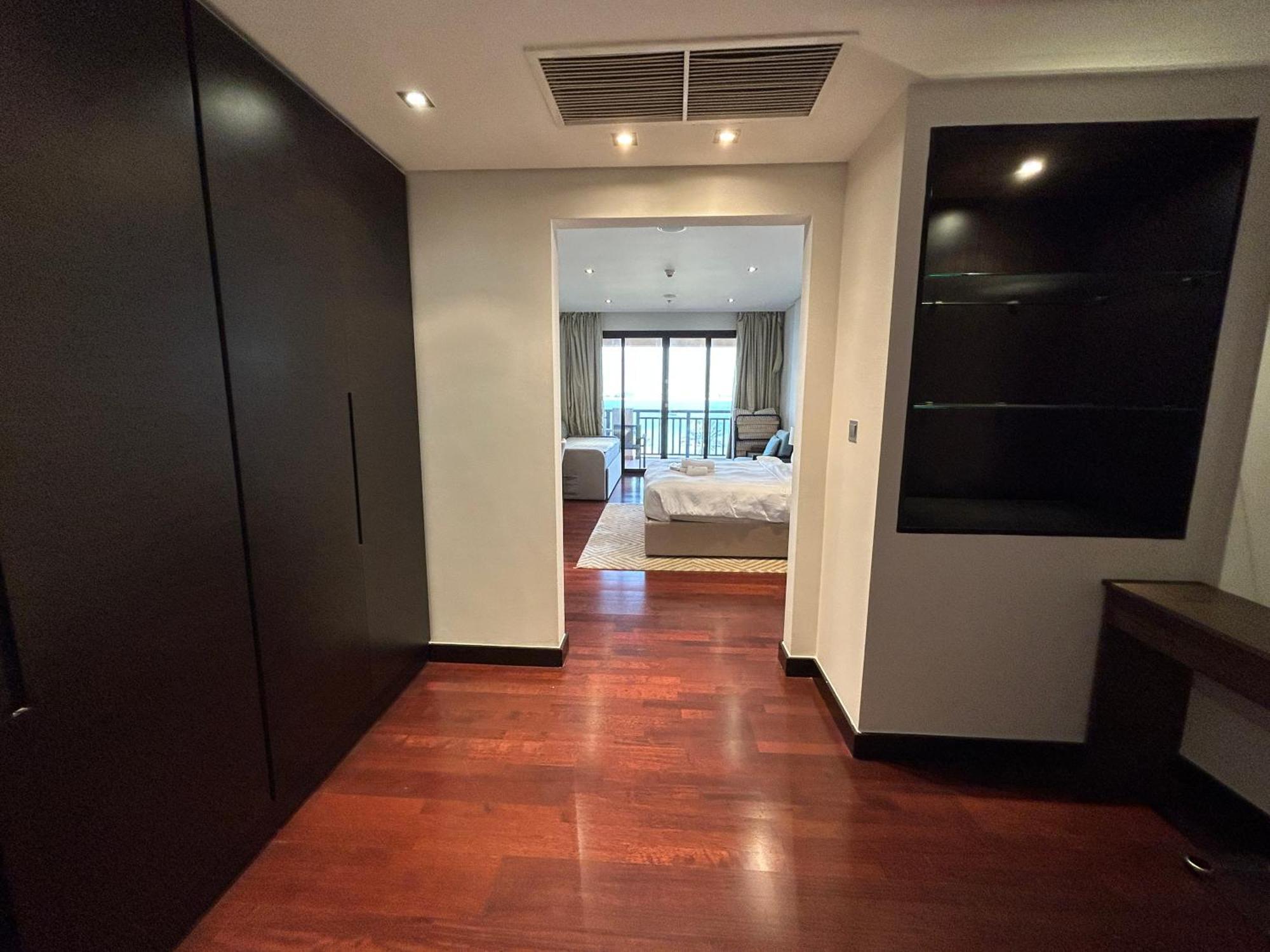 Full Sea View 1 Bedroom With Lagoon Pool & Access Dubai